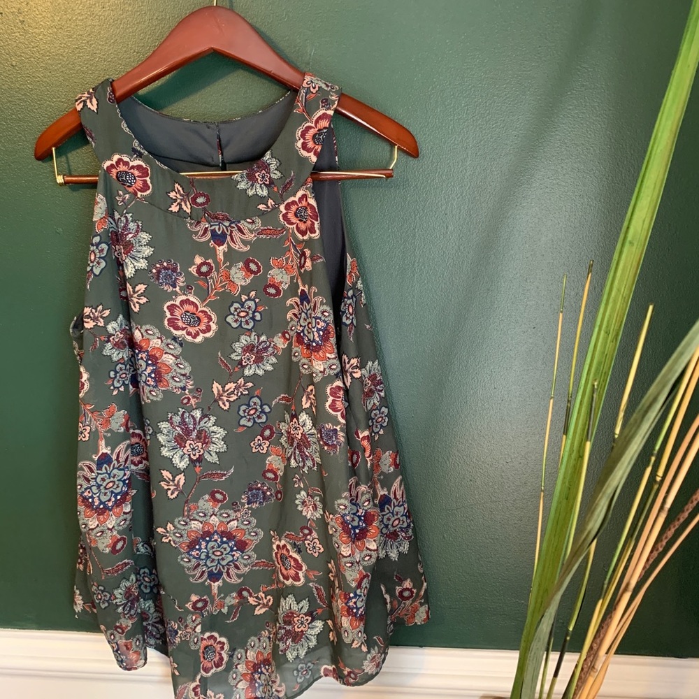 Beautiful flowy floral top